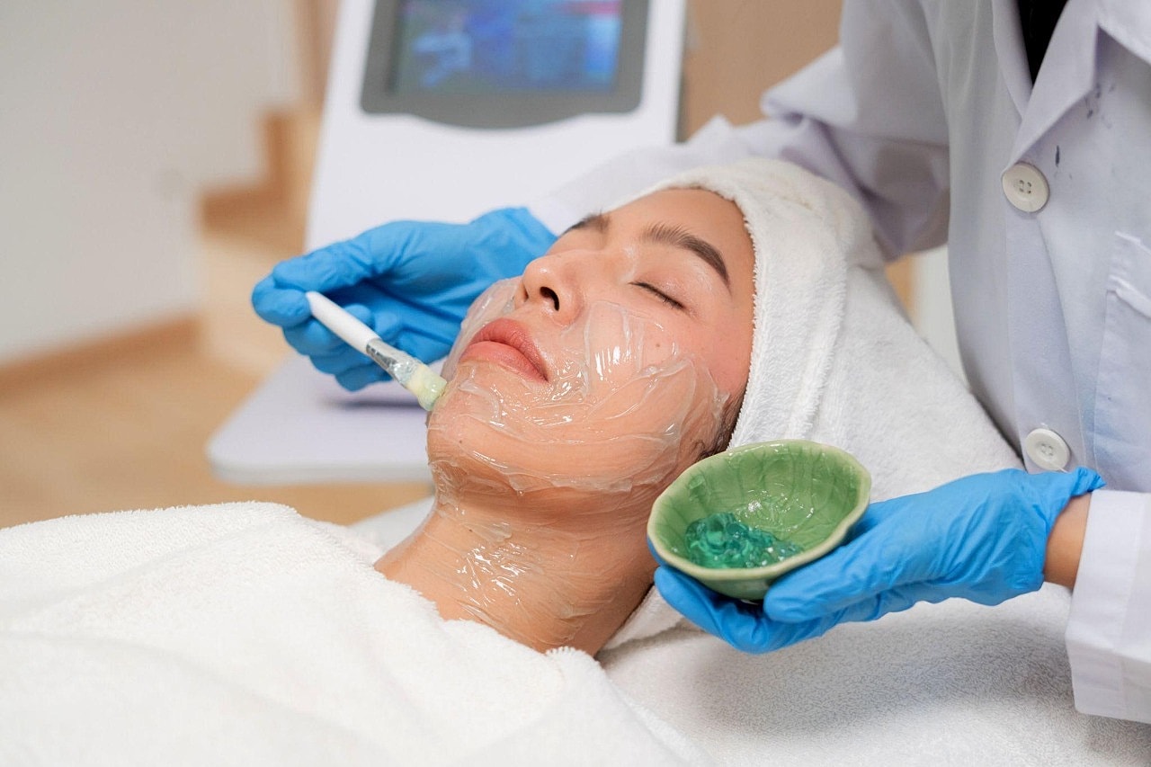 What a Glass Skin Facial Includes and What to Expect